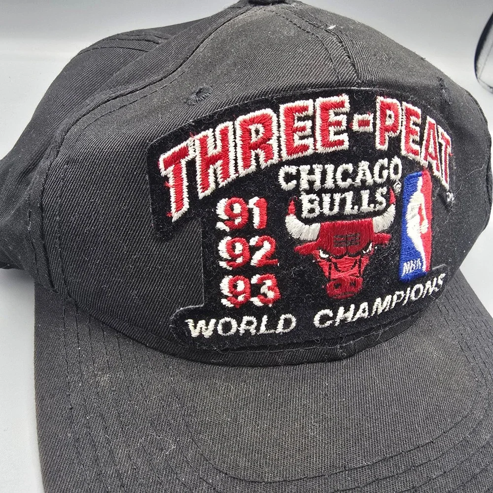 Vintage Chicago Bulls Three-Peat 91 92 93 World Champions Snapback Hat Black NBA
